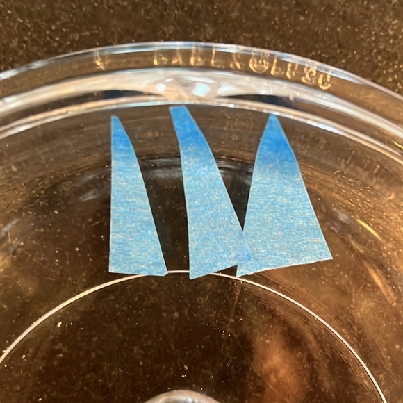 "Merry Christmas 1983" White Corningware Saucepan - 1 1/2L with Lid - Picture 12 of 12